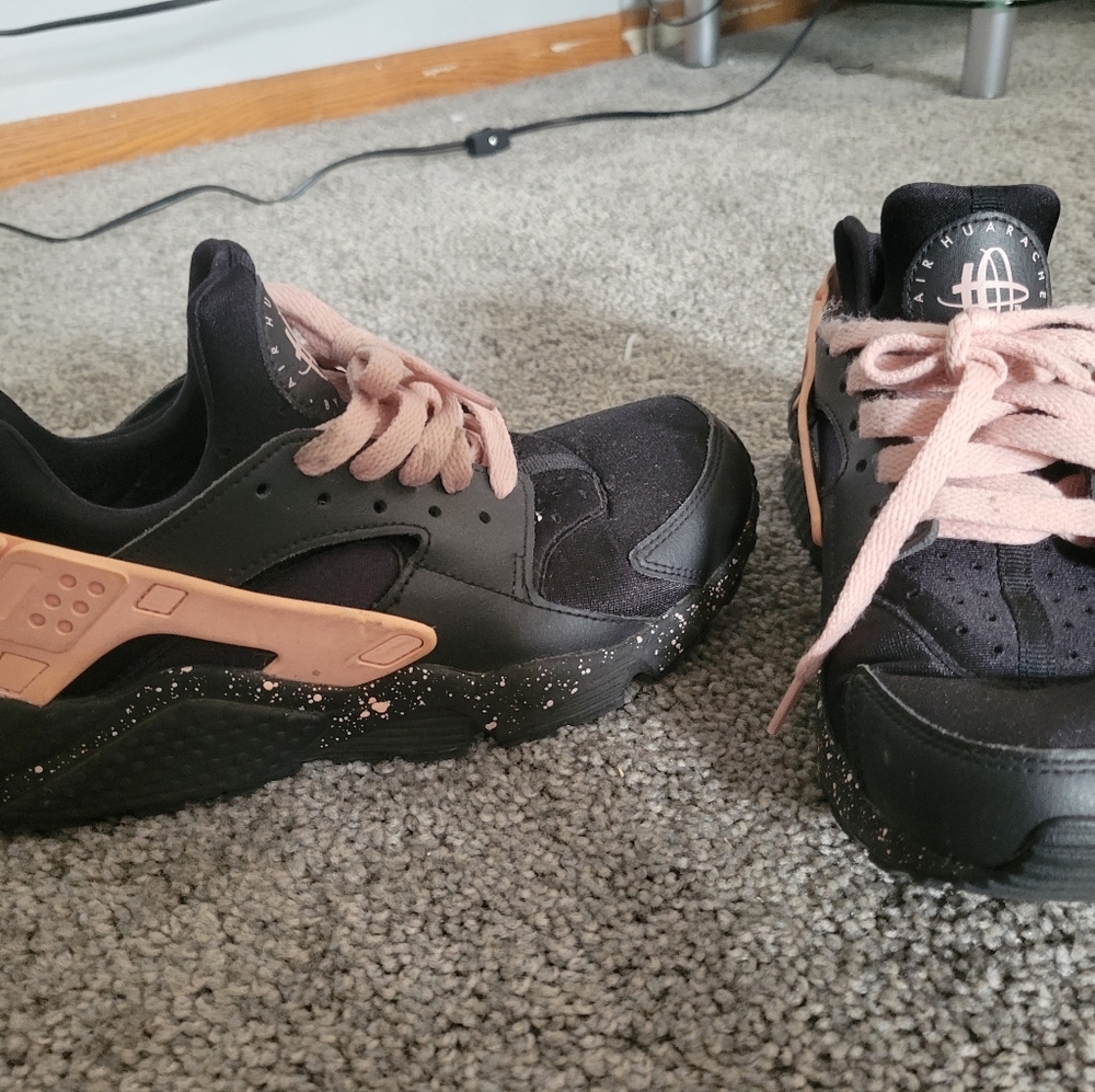Black and pink Huarache